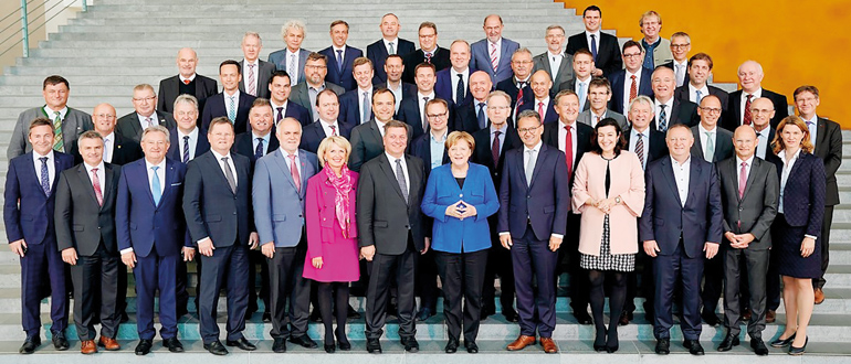 Zum Erfahrungsaustausch mit Bundeskanzlerin Dr. Angela Merkel und verschiedenen Mitgliedern ihres Kabinetts waren die bayerischen Landräte nach Berlin gereist.