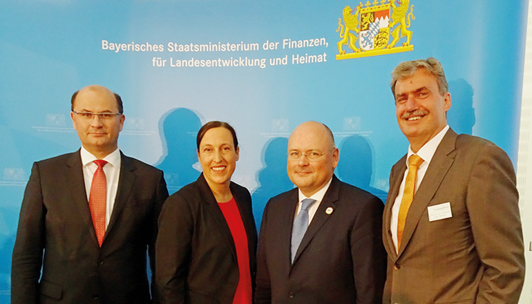 V.l.: Staatsminister Albert Füracker, Susanne Dehmel von Bitkom e.V., BSI-Präsident Arne Schönbohm und Peter Ottmann, CEO der NürnbergMesse. r