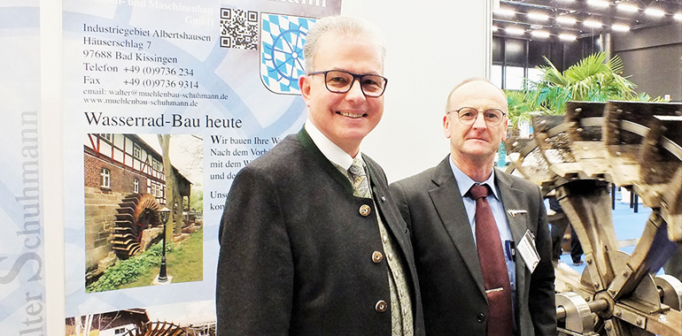 V.l.: Florian Streibl, MdL und FW-Fraktionsvorsitzender, gemeinsam mit dem Bad Kissinger Mühlen- und Maschinenbauunternehmer Walter Schuhmann. Bild: Jan Kiver