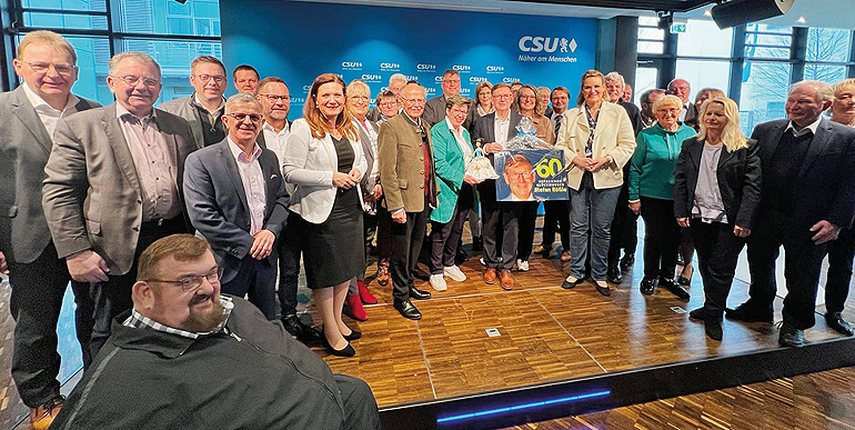 Beim Geburtstagsempfang in der CSU-Landesleitung feierten KPV-Landesvorstand- und Hauptausschuss ihren Vorsitzenden.