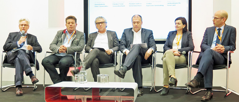 Von links: Dr. Walter Leiss, Generalsekretär Österreichischer Gemeindebund; Mag. Ernst Schöpf, Präsident Tiroler Gemeindeverband; Andreas Schatzer, Präsident Südtiroler Gemeindeverband; Moderator Alois Vahrner, Chefredakteur der Tiroler Tageszeitung; Regina Norz, Landesobmann-Stv. Forum Land; Georg Große Verspohl, Direktor Bayerischer Gemeindetag. Von links: Dr. Walter Leiss, Generalsekretär Österreichischer Gemeindebund; Mag. Ernst Schöpf, Präsident Tiroler Gemeindeverband; Andreas Schatzer, Präsident Südtiroler Gemeindeverband; Moderator Alois Vahrner, Chefredakteur der Tiroler Tageszeitung; Regina Norz, Landesobmann-Stv. Forum Land; Georg Große Verspohl, Direktor Bayerischer Gemeindetag.