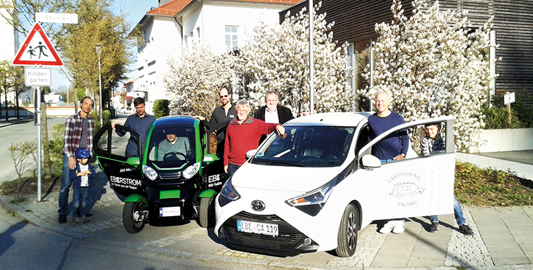 Der EBERflitzer (links) steht ab sofort den Mitgliedern des Carsharing-Vereins Anzing zur Verfügung. Bild: EBERwerk