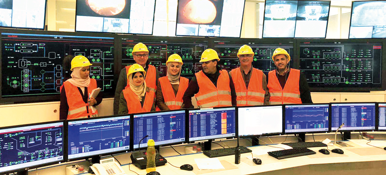 Unser Bild zeigt die jordanische Delegation beim Besuch des Müllheizkraftwerks in Augsburg. Bild: Wiedemann, AWV