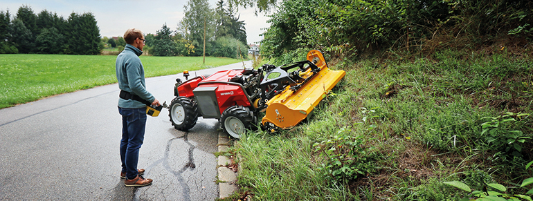 Metron-P48-RC-Müthing-Mulcher. Bei Beutlhauser Kommunaltechnik ist man begeistert vom funkferngesteuerten Geräteträger und steht gern als Ansprechpartner für den Bezug zur Verfügung. Bild: Beutlhauser