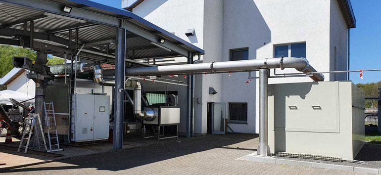 Jumbo Group smart dry GmbH - Trocknungsanlagen: Nasse Biomasse wird in einem hocheffizienten Verfahren getrocknet und in staubfreie, wiederverwendbare Pellets gepresst.