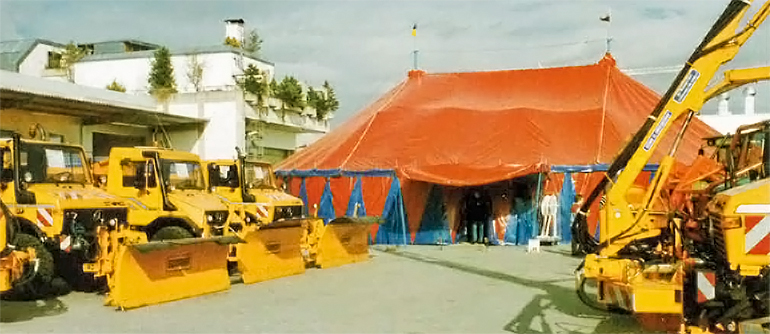 Großer Zirkus bei der Eröffnung des Standorts im April 1995