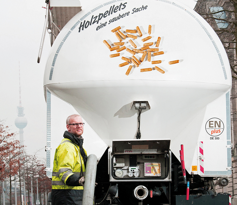 Als erneuerbarer Energieträger sind Pellets schon heute ein Pfeiler der Energiewende und machen eine klimafreundliche Wärmeversorgung von öffentlichen Gebäuden problemlos möglich. Bild: ©Deutsches Pelletinstitut GmbH