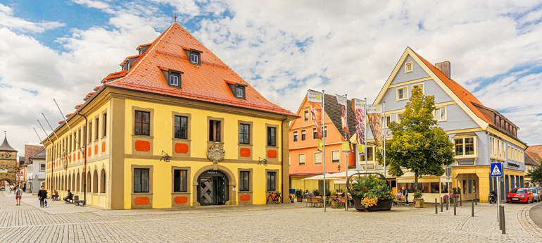 Marktplatz und Rathaus in Lichtenfels: Die Deutsche Korbstadt. Bild: Ulrike Präcklein, uligraphics