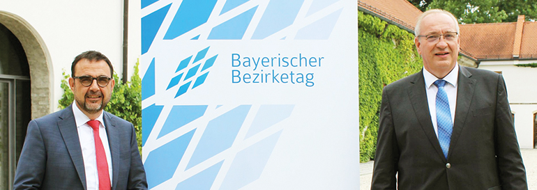 V.l.: Staatsministr Klaus Holetschek gemeinsam mit Landrat Franz Löffler, Präsident des Bayerischen Bezirketags. Bild: Bayerischer Bezirketag	