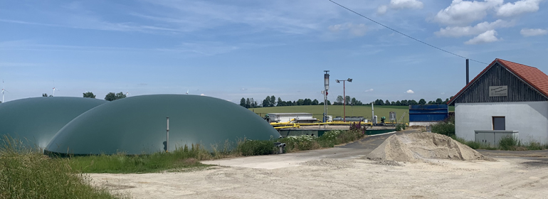 51 Bauparzellen werden verpflichtend an das Nahwärmenetz angeschlossen, das durch eine bestehende Biogasanlage eines landwirtschaftlichen Betriebs in Haag gespeist wird. Bild: Stadt Marktredwitz