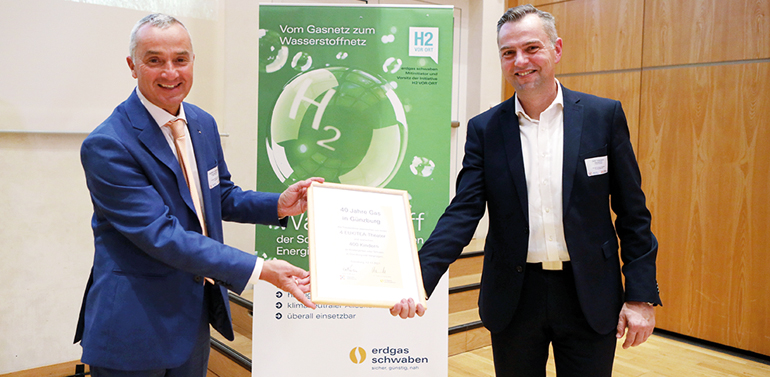 Gerhard Jauernig, OB in Günzburg (l.), und Dirk Weimann, Geschäftsführer erdgas schwaben. Bild: erdgas schwaben