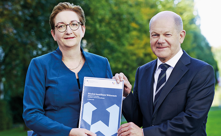 400.000 neue Wohnungen wollen Bundesbauministerin Klara Geywitz und Bundeskanzler Olaf Scholz jährlich errichten. Jetzt stellten sie ihr Maßnahmenpaket vor. Bild:  Henning Schacht 