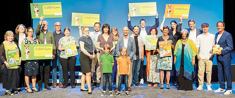 Alle Preisträger des Kinderbibliothekspreises 2023. Bild: altrofoto/ Bayernwerk AG