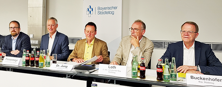 V..: Dr. Florian Janik, Markus Pannermayr, Dr. Thomas Jung, Markus Loth und Bernd Buckenhofer.