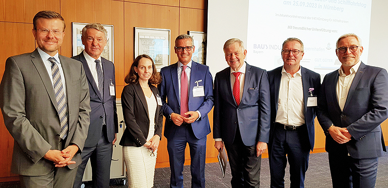 V.l.: OB Marcus König (Nürnberg), Thomas Schmid (Stv. Vorsitzender DWSV und Hauptgeschäftsführer des Bayerischen Bauindustrieverbandes), Dr. Andrea Heilmaier (neue DWSV-Vorsitzende),  Dr. Michael Fraas (scheidender DWSV-Vorsitzender), Karl Freller, MdL (1. Vizepräsident des Bayerischen Landtags), Thomas Pirner (Präsident der Handwerkskammer für Mittelfranken), Markus Lötzsch (Hauptgeschäftsführer der IHK Nürnberg für Mittelfranken). Bild: Beatrix Wegner (DWSV)