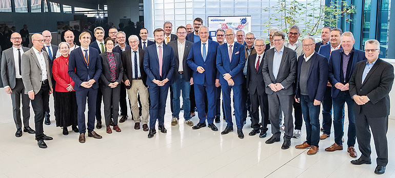 6.000 Fachbesucher bei der KOMMUNALE und alles was Rang und Namen hat in der bayerischen kommunalen Szene kam zum Kommunalkongress des Bayerischen Gemeindetags in die NürnbergMesse. Bild: NürnbergMesse / Thomas Geiger