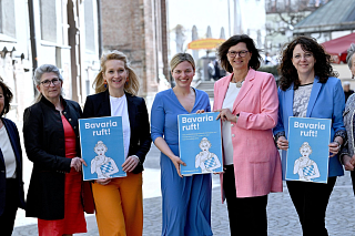 V.l. Altbürgermeisterin Marlene Greinwald, Gemeinde Tutzing und FidiP e.V., Birgit Kainz, Vorsitzende KDFB Landesverband Bayern, Oberbürgermeisterin Dr. Claudia Alfons, Stadt Lindau, Katharina Schulze, Fraktionsvorsitzende Bündnis 90/Die Grünen im Bayerischen Landtag, Landtagspräsidentin Bild: Bayerischer Landtag/ Astrid Schmidhuber