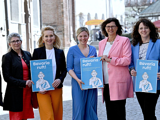 V.l. Altbürgermeisterin Marlene Greinwald, Gemeinde Tutzing und FidiP e.V., Birgit Kainz, Vorsitzende KDFB Landesverband Bayern, Oberbürgermeisterin Dr. Claudia Alfons, Stadt Lindau, Katharina Schulze, Fraktionsvorsitzende Bündnis 90/Die Grünen im Bayerischen Landtag, Landtagspräsidentin Bild: Bayerischer Landtag/ Astrid Schmidhuber