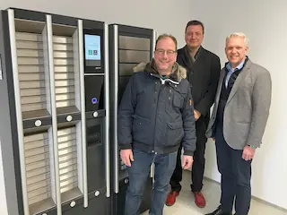 Bild von drei Personen