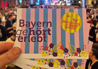 Bild von Eintrittskarten in einem Festzelt