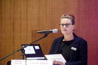 Porträt Constanze von Hassel, Chefredakteurin Bayerische GemeindeZeitung