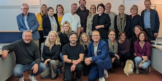 Bayerische Kulturamtsleiter und -leiterinnen der Landesgruppe Bayern INTHEGA (Interessengemeinschaft der Städte mit Theatergastspielen e. V.) mit Jochen Gnauert vorne rechts. Bild: Unterschleißheim