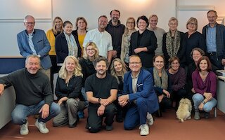 Bayerische Kulturamtsleiter und -leiterinnen der Landesgruppe Bayern INTHEGA (Interessengemeinschaft der Städte mit Theatergastspielen e. V.) mit Jochen Gnauert vorne rechts. Bild: Unterschleißheim