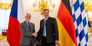 Bild von zwei Personen