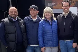 Unterstützung für den Blaulichttag durch die Münchner Kommunalpolitik: V.l. Stadträte Nihat Demir, Leo Angerer, Dr. Evelyne Menges und Laurenz Kiefer. Bild: RW