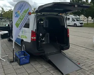 Das NEA Mobil ist ein barrierefreier Kleinbus. Bild: Voloshyn Alexander