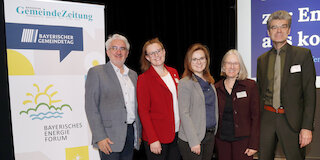 V.l: Gunzenhausens 2. Bürgermeister Friedrich Kolb, die Chefinnen der Bayerischen Gemeinde Zeitung Constanze und Theresa von Hassel, Monika Rauh, Ministerialdirigentin im Bayerischen Wirtschaftsministerium, und Direktor Stefan Graf, Bayerischer Gemeindetag.