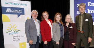 V.l: Gunzenhausens 2. Bürgermeister Friedrich Kolb, die Chefinnen der Bayerischen Gemeinde Zeitung Constanze und Theresa von Hassel, Monika Rauh, Ministerialdirigentin im Bayerischen Wirtschaftsministerium, und Direktor Stefan Graf, Bayerischer Gemeindetag.