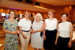 V.l.: Theresa von Hassel, Gersthofens Bürgermeisterin Susanne Olita, Anne-Marie und Constanze von Hassel und Barbara Bühler-Karpati. Bild: JMK
