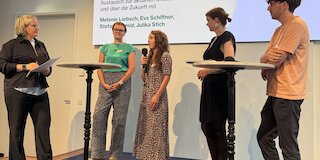 Beim Aktionstag kamen junge Menschen zu Wort, die im Alltag für ihre kranken Angehörigen Verantwortung tragen: Eva, Julika, Melanie und Stefan wissen, wie sich ein Leben im Stand-by-Modus anfühlt. Bild: An Deiner Seite-Stiftung