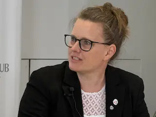 Porträt Constanze von Hassel, Chefredakteurin Bayerische GemeindeZeitung