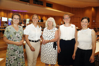 V.l.: Theresa von Hassel, Gersthofens Bürgermeisterin Susanne Olita, Anne-Marie und Constanze von Hassel und Barbara Bühler-Karpati. Bild: JMK