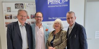 Gruppenbild im Presseclub