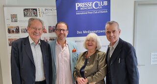 Gruppenbild im Presseclub
