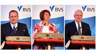 V.l.: Hans-Christian Witthauer, BVS-Vorstand, Katja Müller, Erste Bürgermeisterin Stadt Lauingen und Bayerns Innenminister Joachim Herrmann. Bilder: CH/KI-zusammengestellt